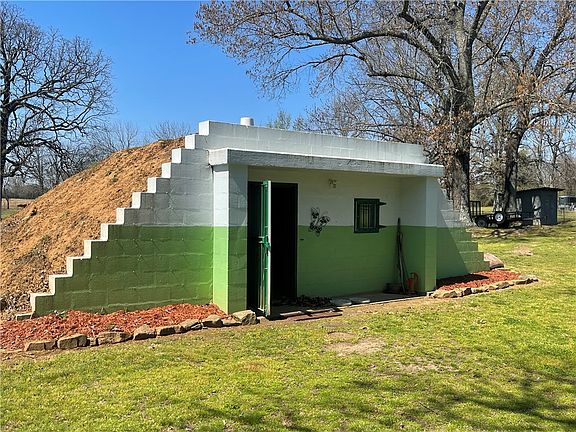 4th image of 2692 Wire Rd