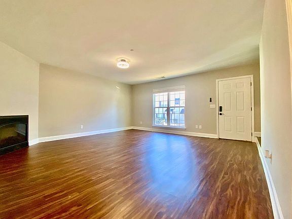 3rd image of 1126 Maple Tree Ln