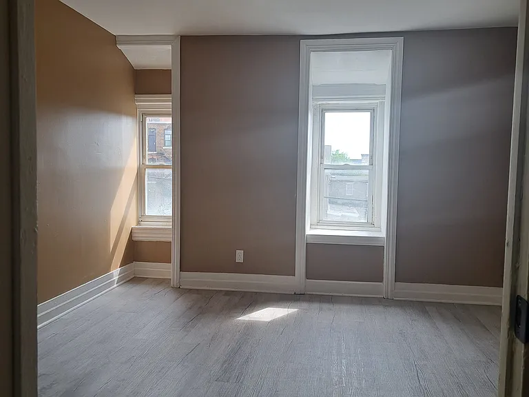 134 N Hall St — Photo 17