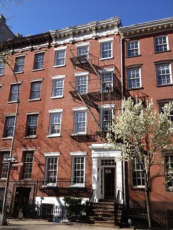 1st image of 146 Waverly Pl APT 1A