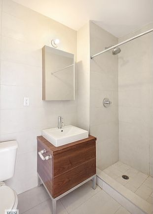 5th image of 1311 Jackson Ave APT 2D
