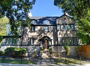 7071 N Greenview Ave, Chicago, IL 60626