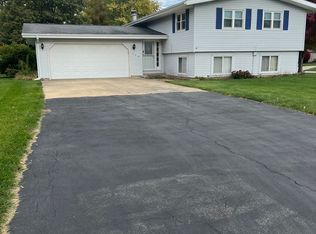 710 E Larmon St, Tolono, IL