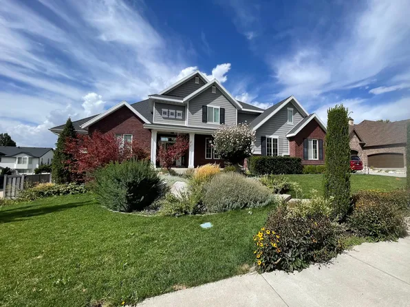 889 E Fence Post Rd, Fruit Heights, UT 84037