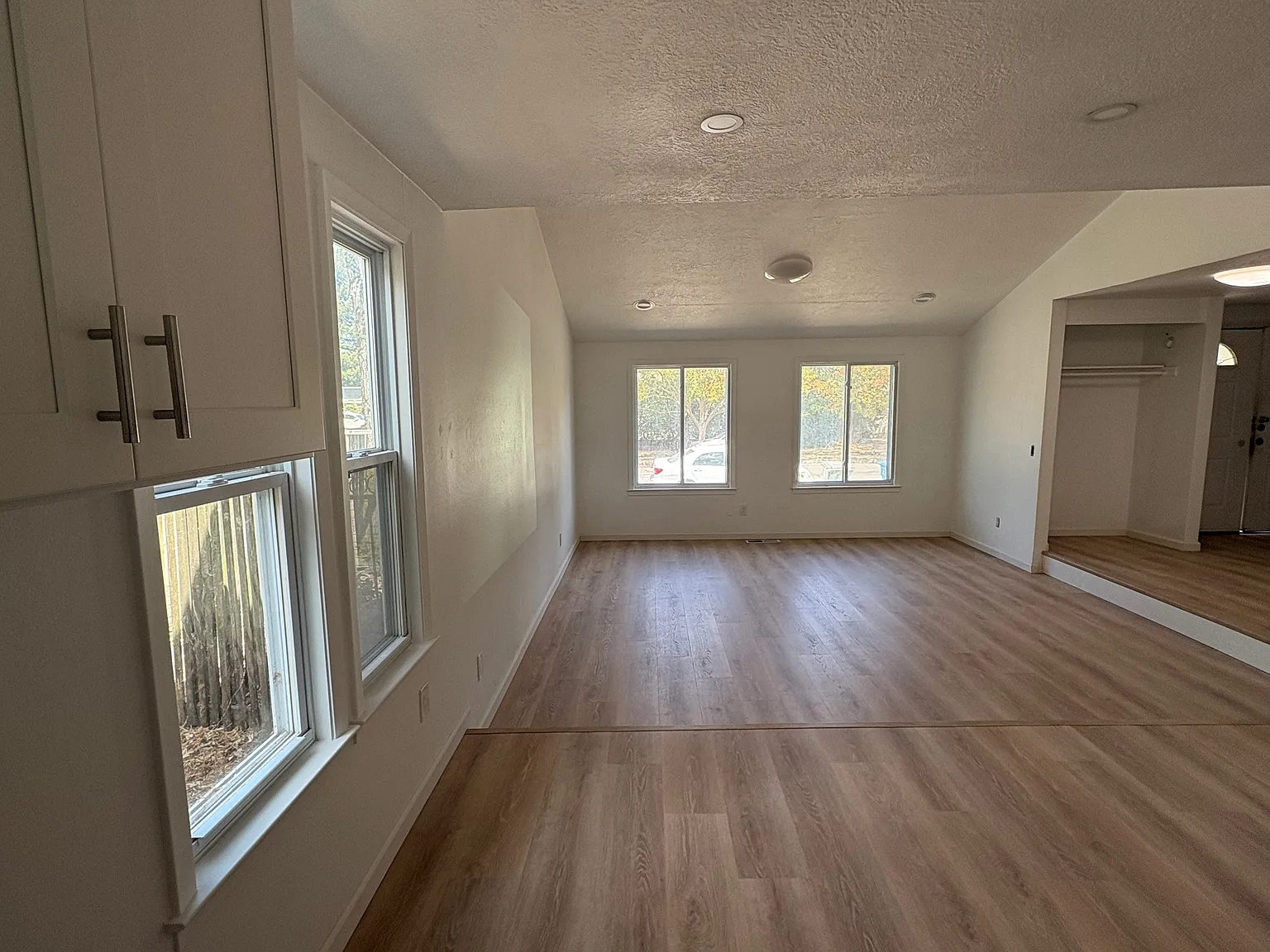 4 bed, 2.5 bath, 2104 sqft, $4,000 — Photo 4