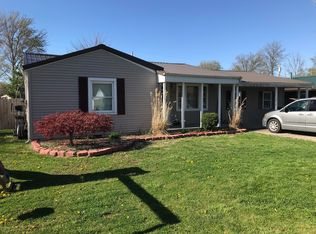 731 E 4th St, Flora, IL 62839