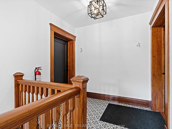 4th image of 130 Windsor Cres #3