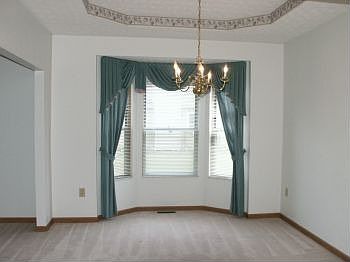 5th image of 4863 Briargrove Dr
