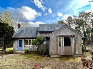 35 Skiffs Ln, West Tisbury, MA 02575