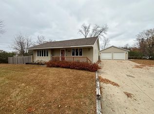 498 Agnes St, Spicer, MN 56288