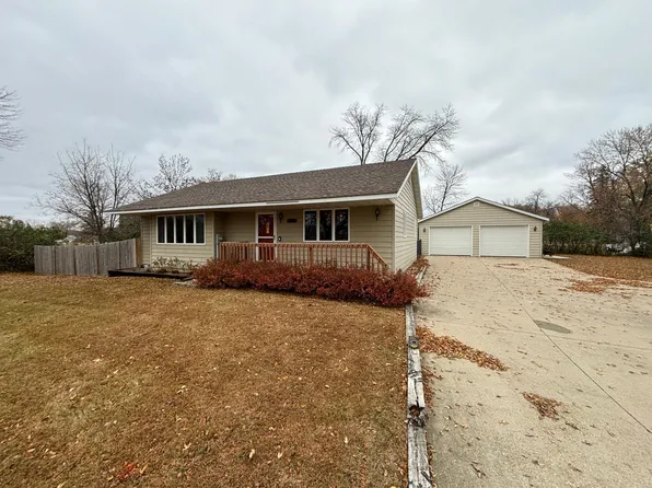 498 Agnes St, Spicer, MN 56288