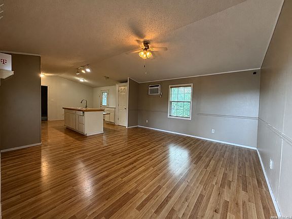 3rd image of 723 Kayroe Rd
