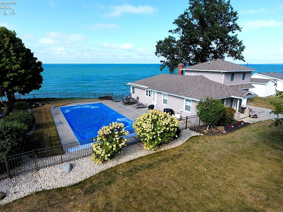 2nd image of 3420 Edgewater Dr