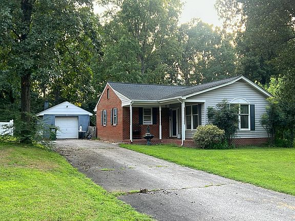 3rd image of 10808 Rollingwood Dr