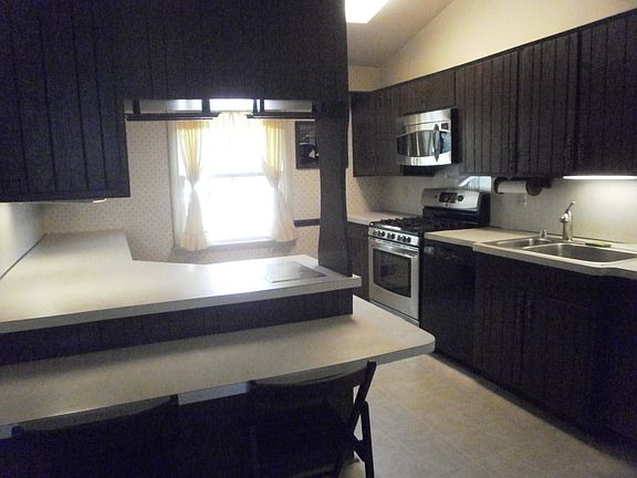 Spacious Country Kitchen