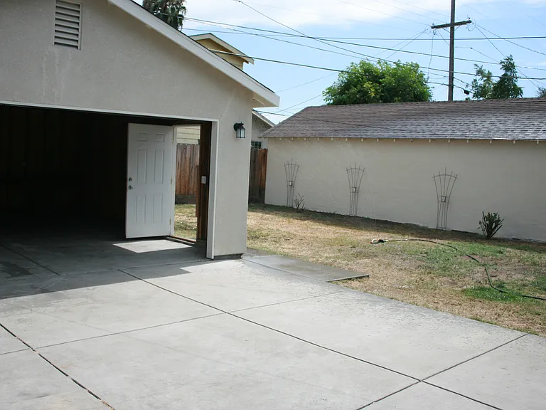 1460 Oxford Way — Photo 41