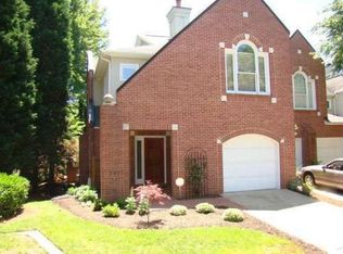 6033 Sharon Rd, Charlotte, NC 28210