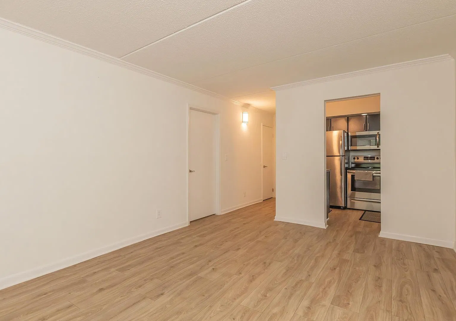 River Hills Flats — Photo 4