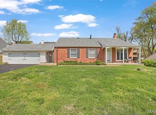 332 Providence Rd, Ballwin, MO 63011