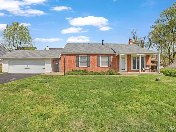 332 Providence Rd, Ballwin, MO 63011