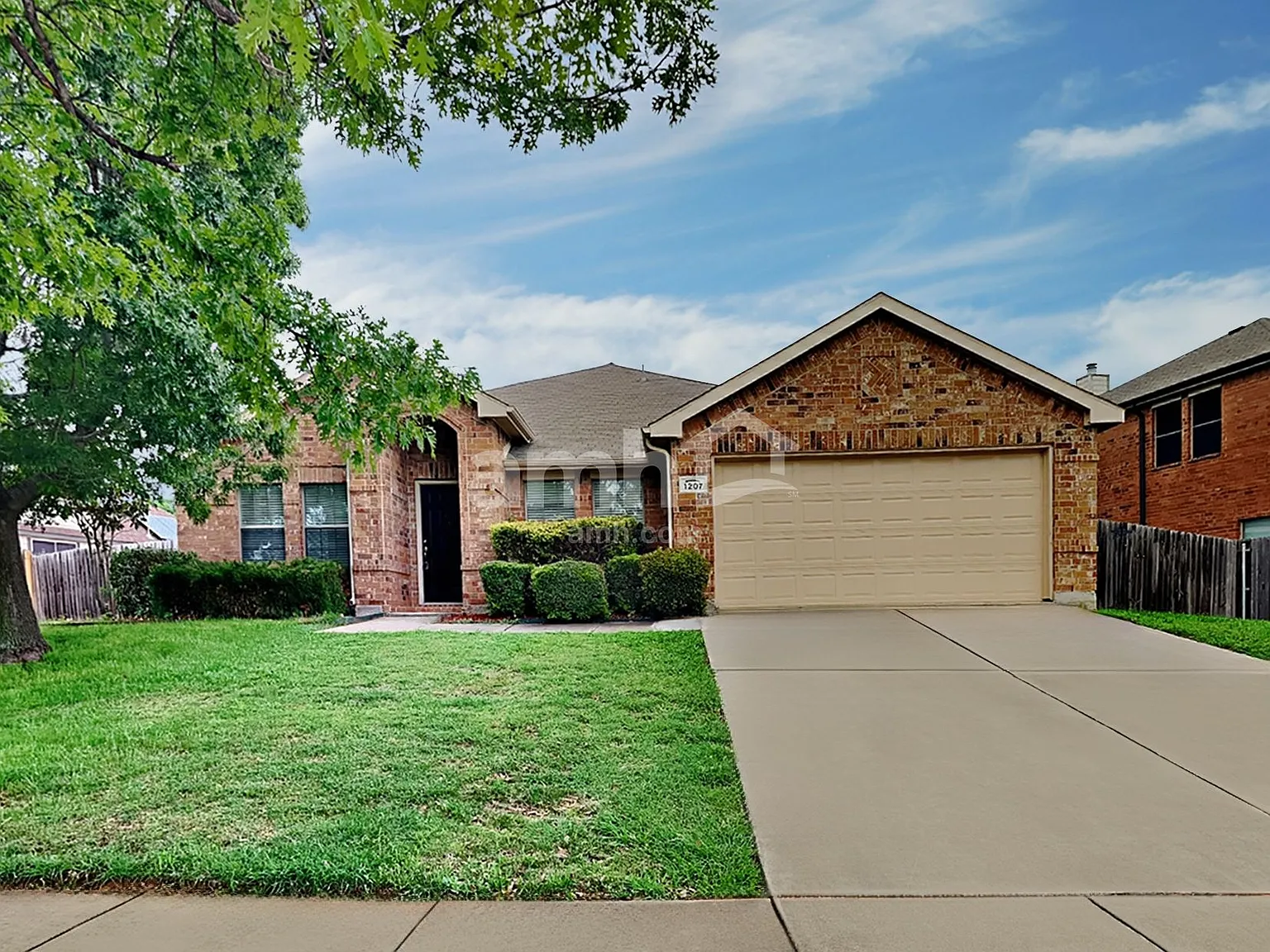 4 bed, 2.0 bath, 2521 sqft, $2,695 — Photo 1