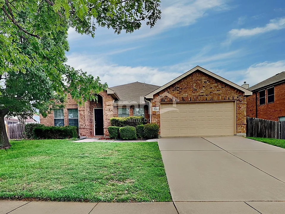 1207 Fox Glen Trl