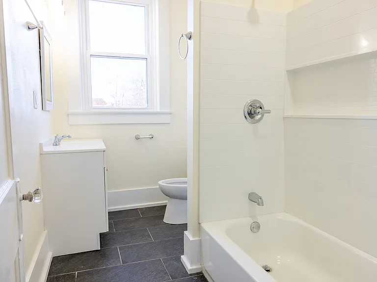 535 Denison St — Photo 4