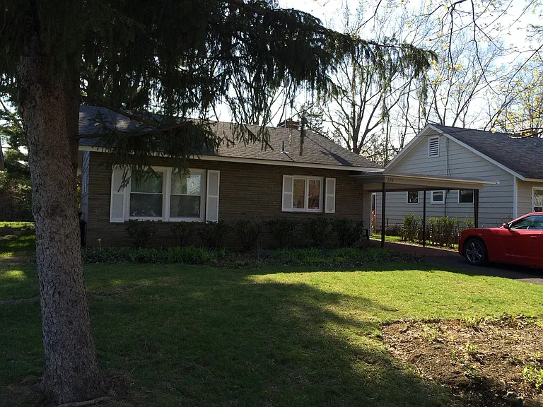 226 Linden Ln — Photo 6
