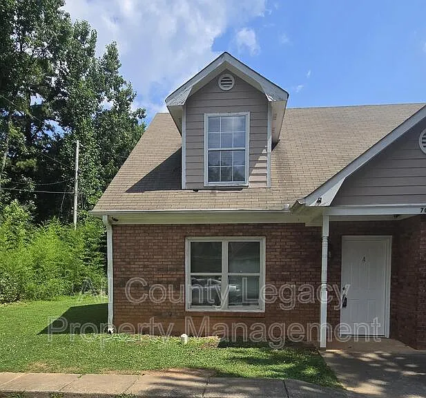 700 Rosehip Ln #A — Photo 1