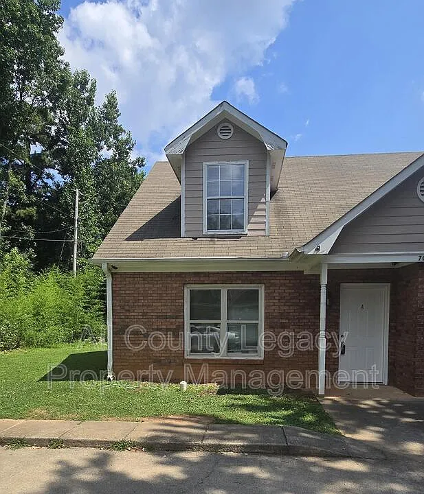 700 Rosehip Ln #A