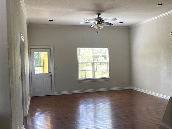 3rd image of 398 Mesa Dr APT C