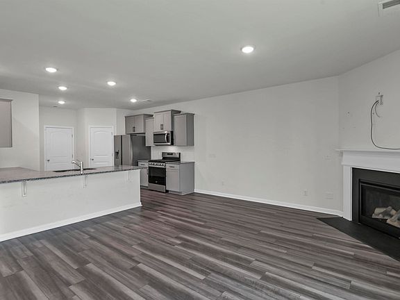 4th image of 2276 Allan Crest Rd