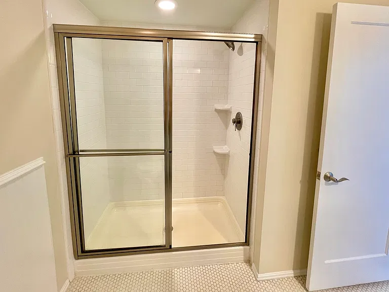 Shower in Bathroom 1