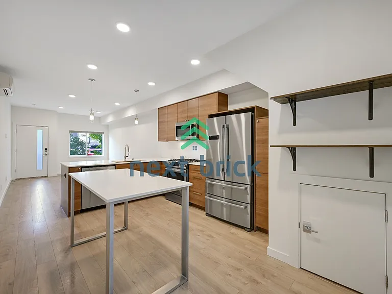 3537 Wallingford Ave N — Photo 7