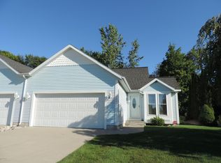 7091 Juniper Ct, Spring Lake, MI 49456