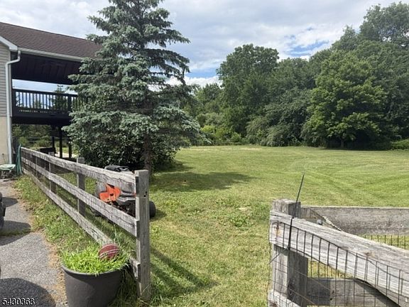 3rd image of 13 Farm Meadows Rd