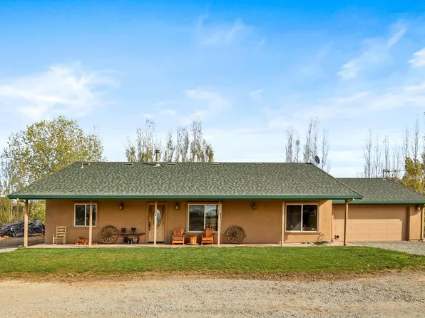 9070 Lone Oak Dr, Valley Springs, CA 95252