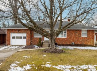 1634 Main St, Highland, IL 62249