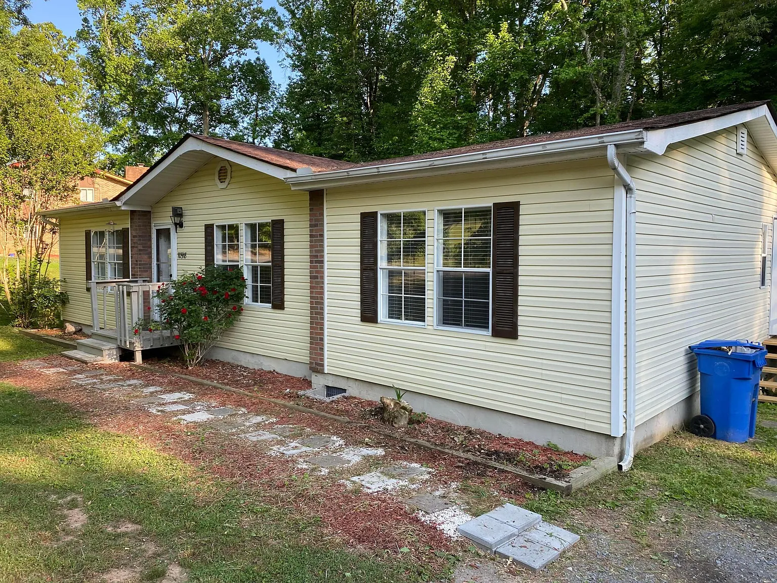 3 bed, 1206 sqft, $1,200 — Photo 2