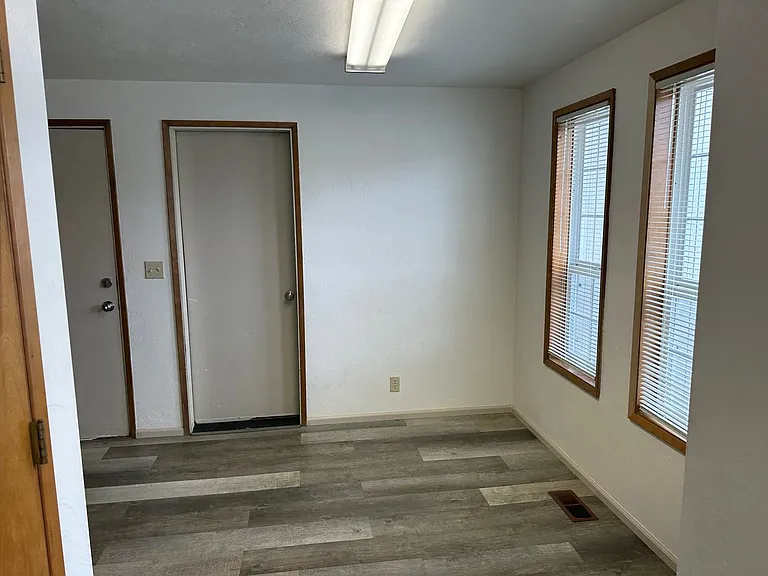 403 S 37th Pl — Photo 10
