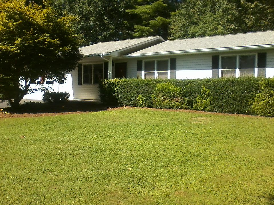 1st image of 415 Heather Cir