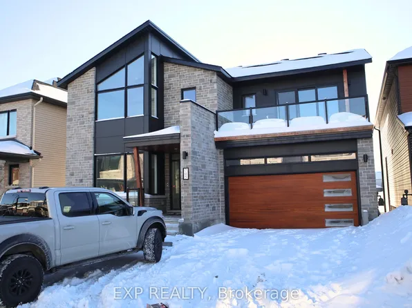 705 Fenwick Way, Ottawa, ON K2J 7E2