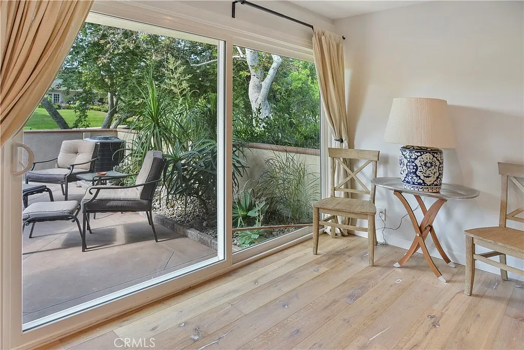 3 bed, 2.5 bath, 1881 sqft, $8,500 — Photo 4