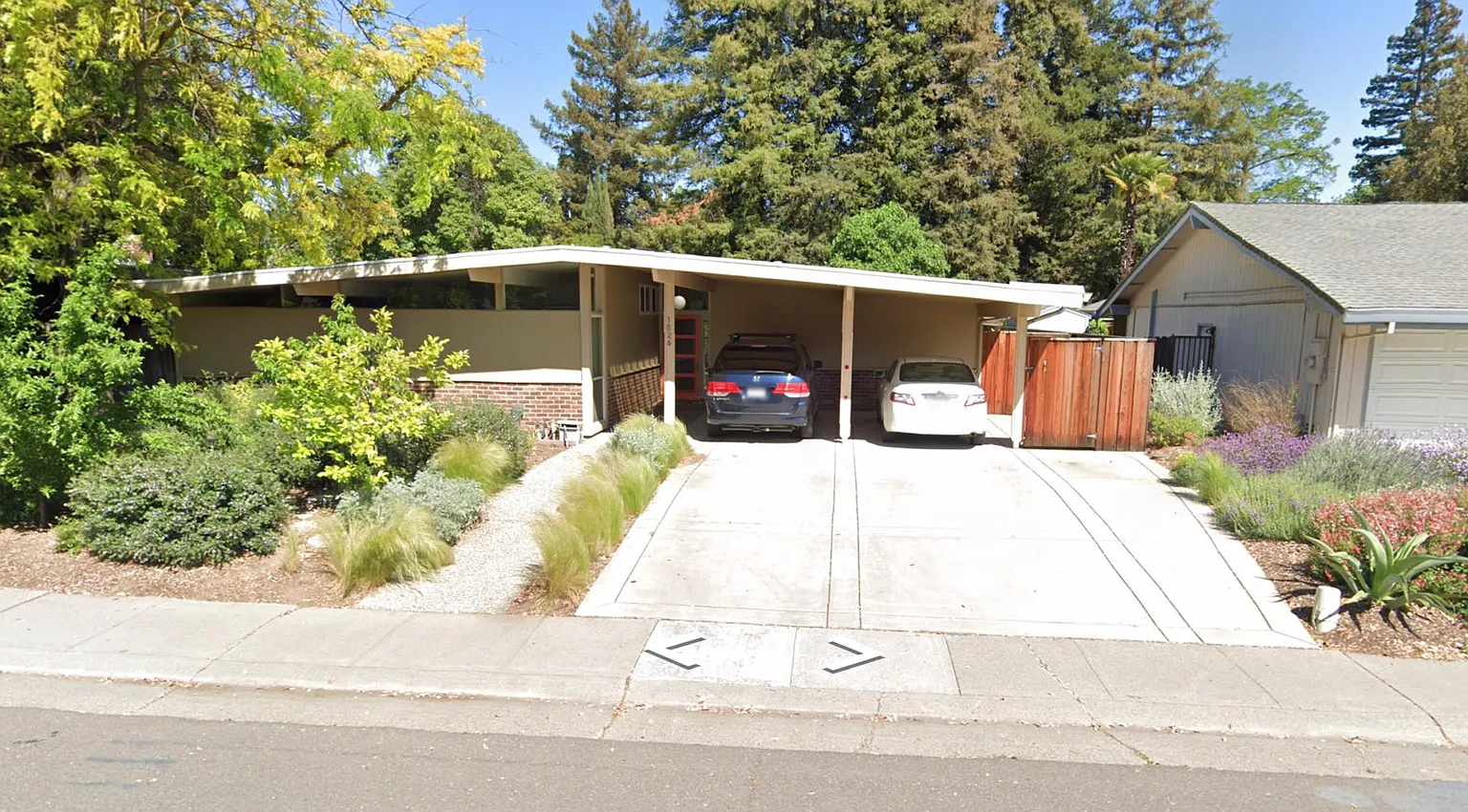 1526 Sycamore Ln photo 1