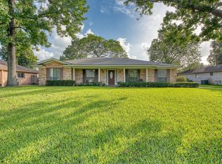 935 Chatwood Dr, Beaumont, TX 77706
