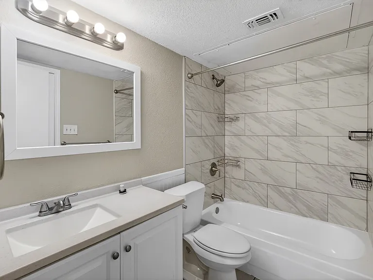 2219 Foxcroft Ln — Photo 16