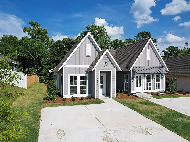 3232 Bradley Ln — Photo 3