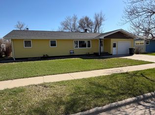 202 3rd Ave SE, Crosby, ND 58730