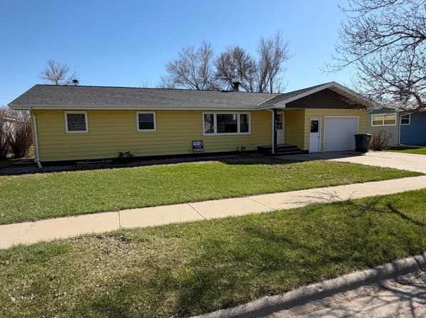 202 3rd Ave SE, Crosby, ND 58730