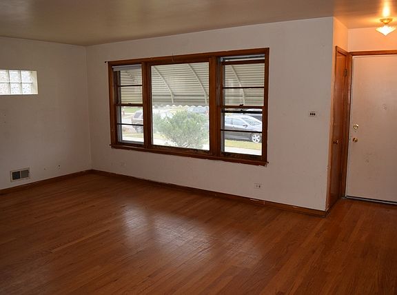 5th image of 7943 Kostner Ave
